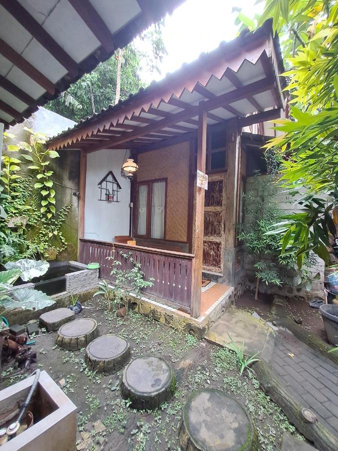 Diana'S Homestay Banyuwangi  Exteriör bild