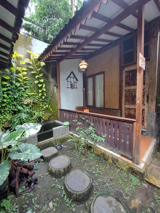 Diana'S Homestay Banyuwangi  Exteriör bild