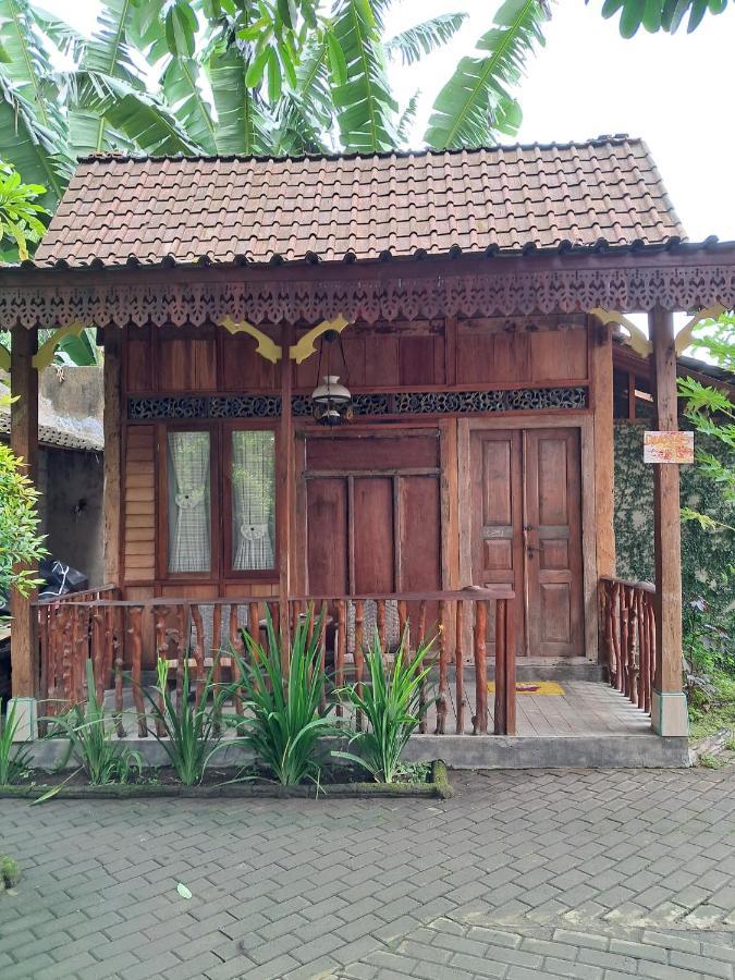 Diana'S Homestay Banyuwangi  Exteriör bild