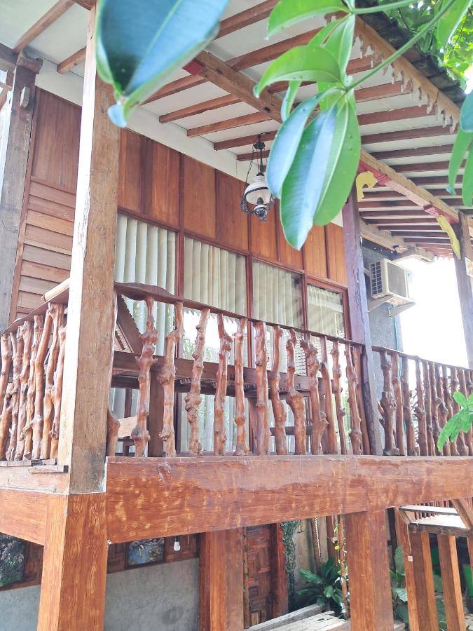 Diana'S Homestay Banyuwangi  Exteriör bild