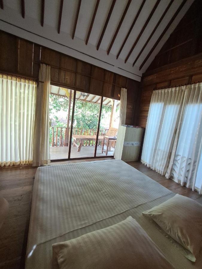 Diana'S Homestay Banyuwangi  Exteriör bild
