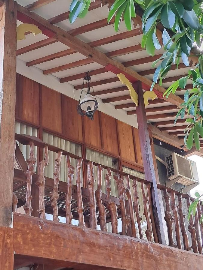 Diana'S Homestay Banyuwangi  Exteriör bild