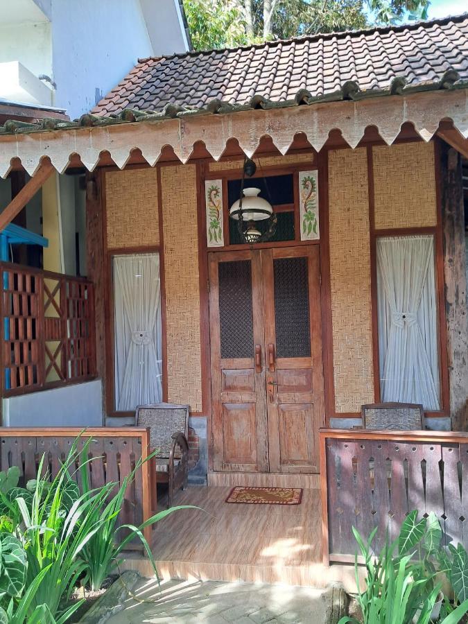 Diana'S Homestay Banyuwangi  Exteriör bild