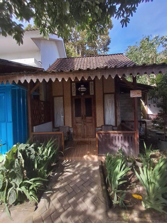 Diana'S Homestay Banyuwangi  Exteriör bild