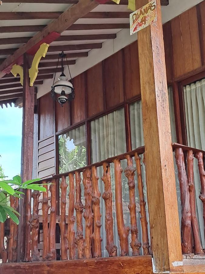 Diana'S Homestay Banyuwangi  Exteriör bild