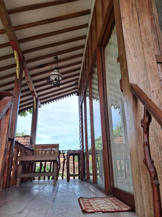 Diana'S Homestay Banyuwangi  Exteriör bild