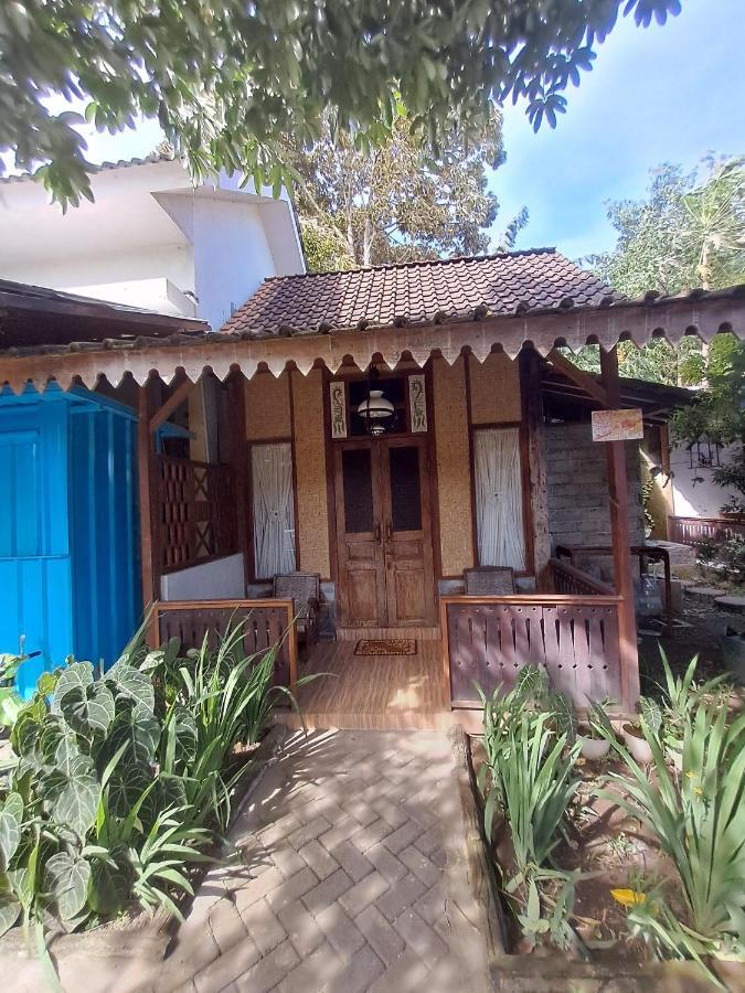 Diana'S Homestay Banyuwangi  Exteriör bild