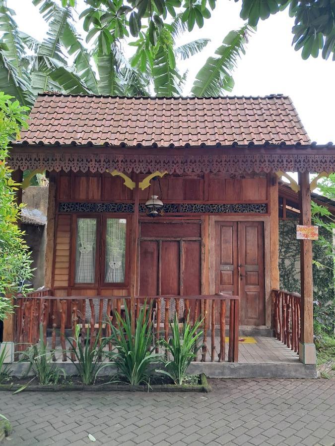 Diana'S Homestay Banyuwangi  Exteriör bild