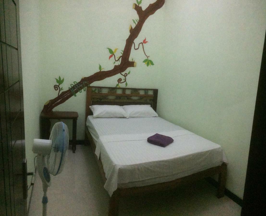 Diana'S Homestay Banyuwangi  Exteriör bild