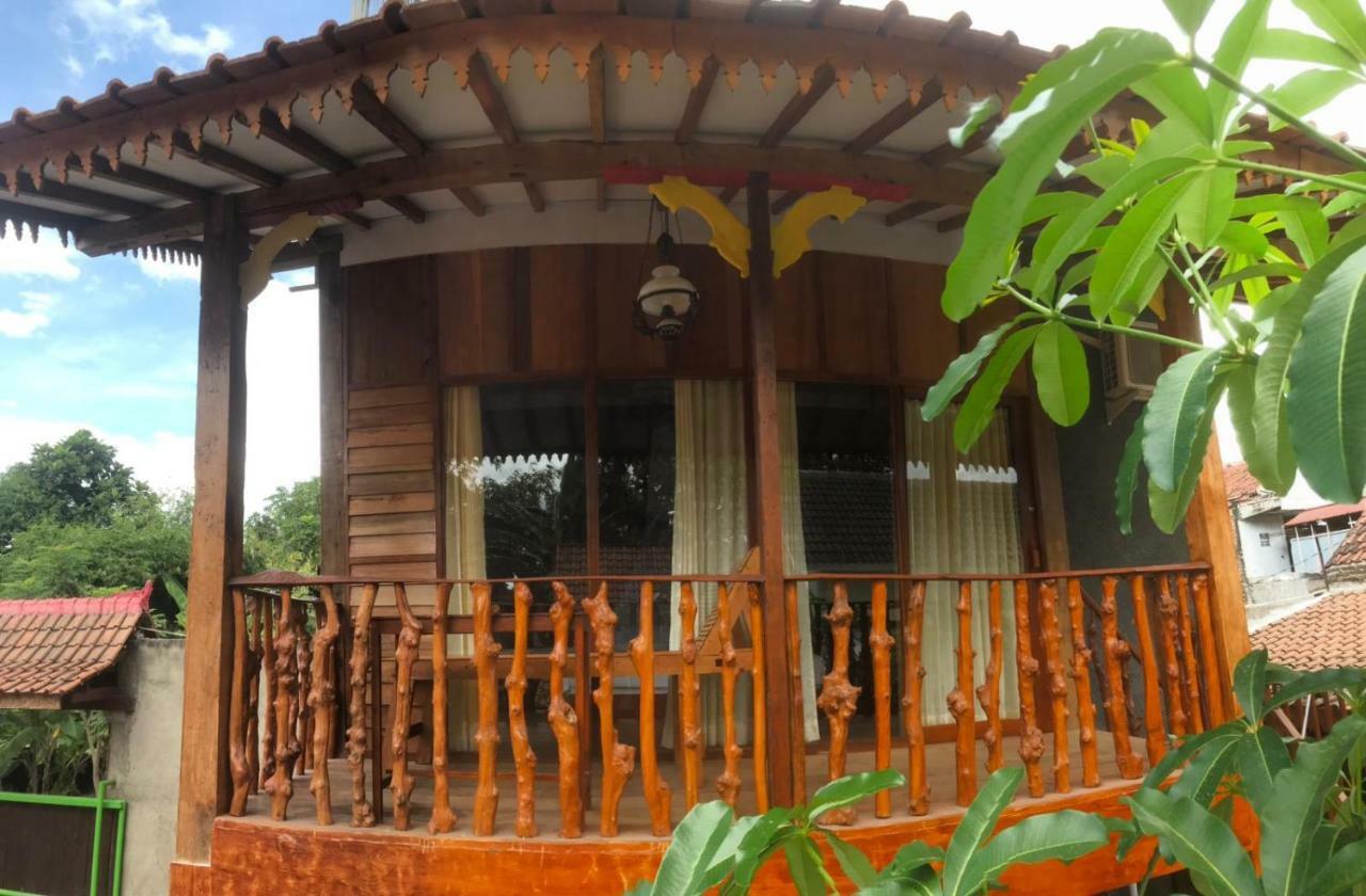 Diana'S Homestay Banyuwangi  Exteriör bild